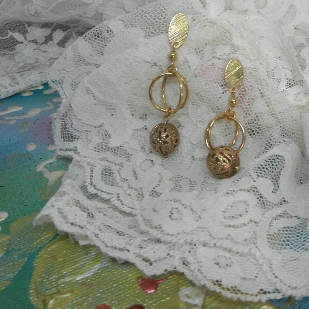Filigreed gold chandelier pierced earrings gold tone drop and dangle Victorian - Picture 2 of 13